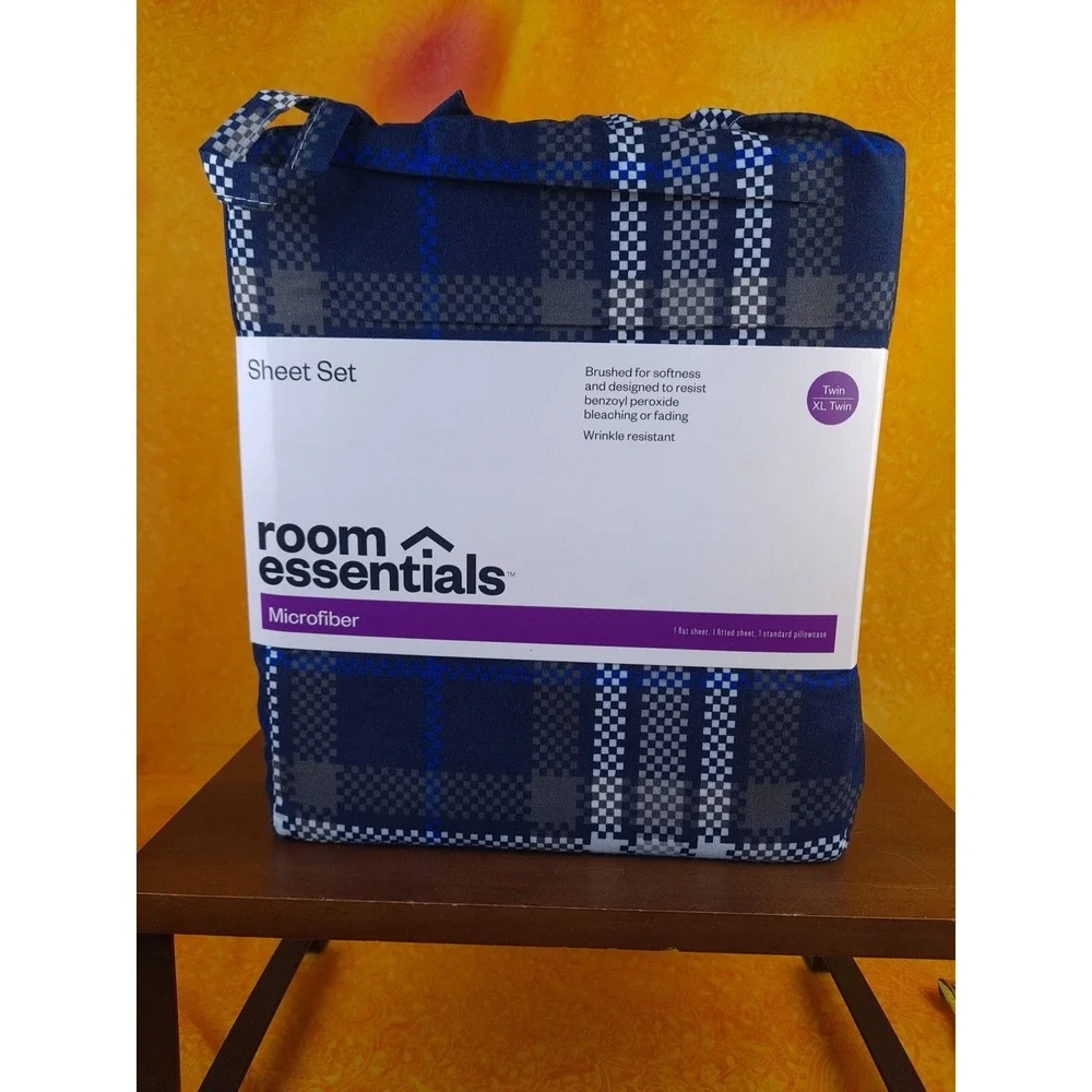 Room Essentials‎ Microfiber 3pc XL Twin Winkle Resistant Navy Blue Sheet Set